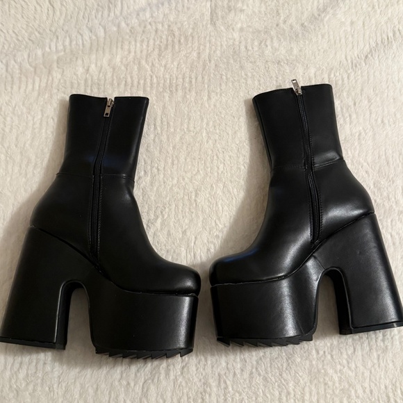 LAMODA Platforms - Picture 1 of 5